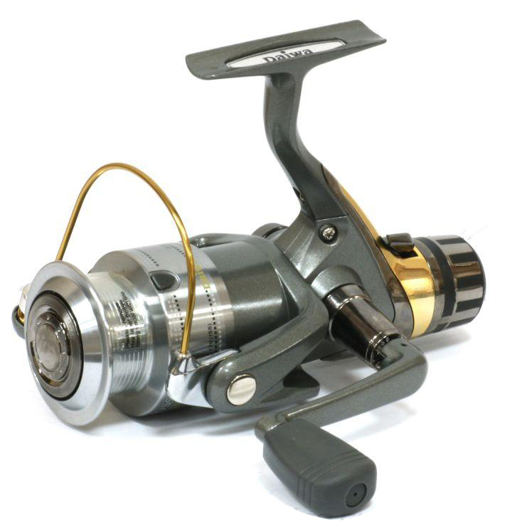 Катушка безынерционная Daiwa "Crossfire" 1550 A (з/шп). Фото №2