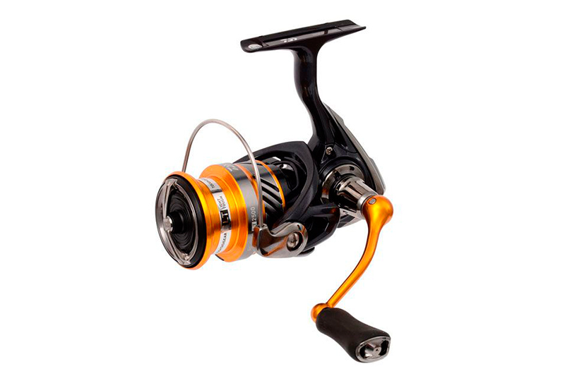 Катушка безынерционная DAIWA 19 REVROS LT 2000. Фото №1