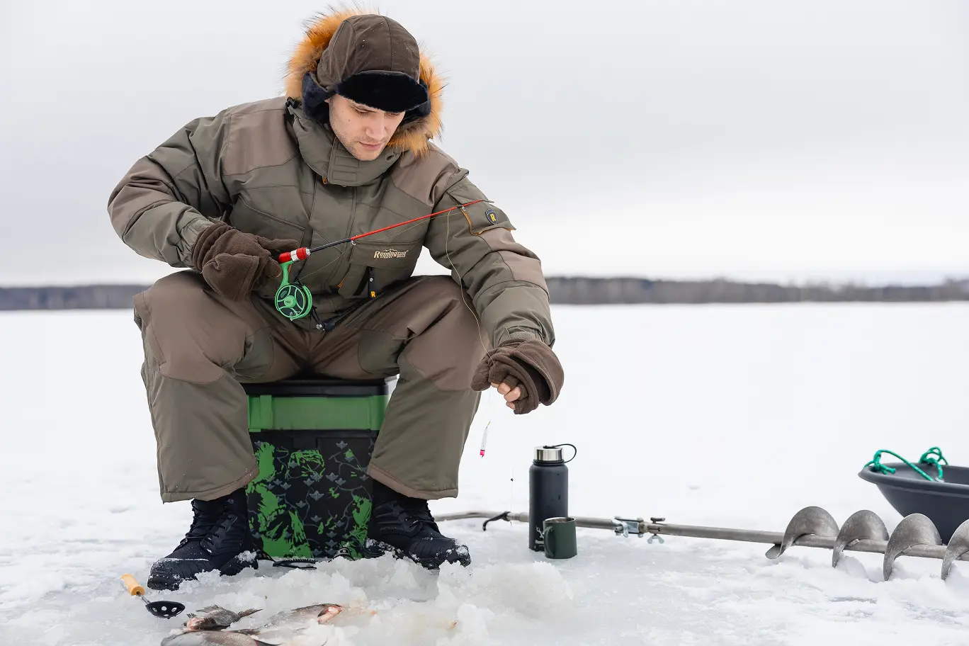 как ловить судака зимой